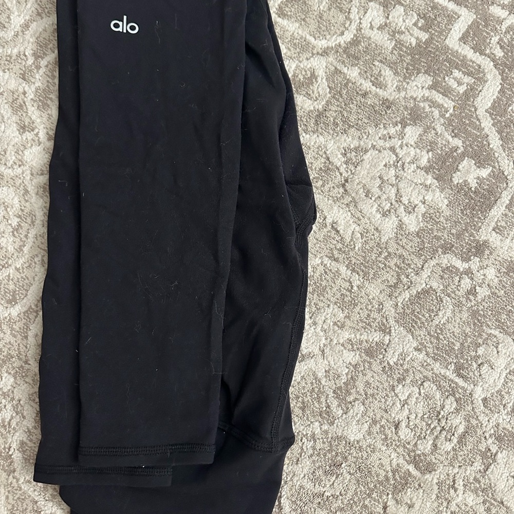 a bag of 10 leggings like brands alo, offline aerie, alphalete, Lululemon